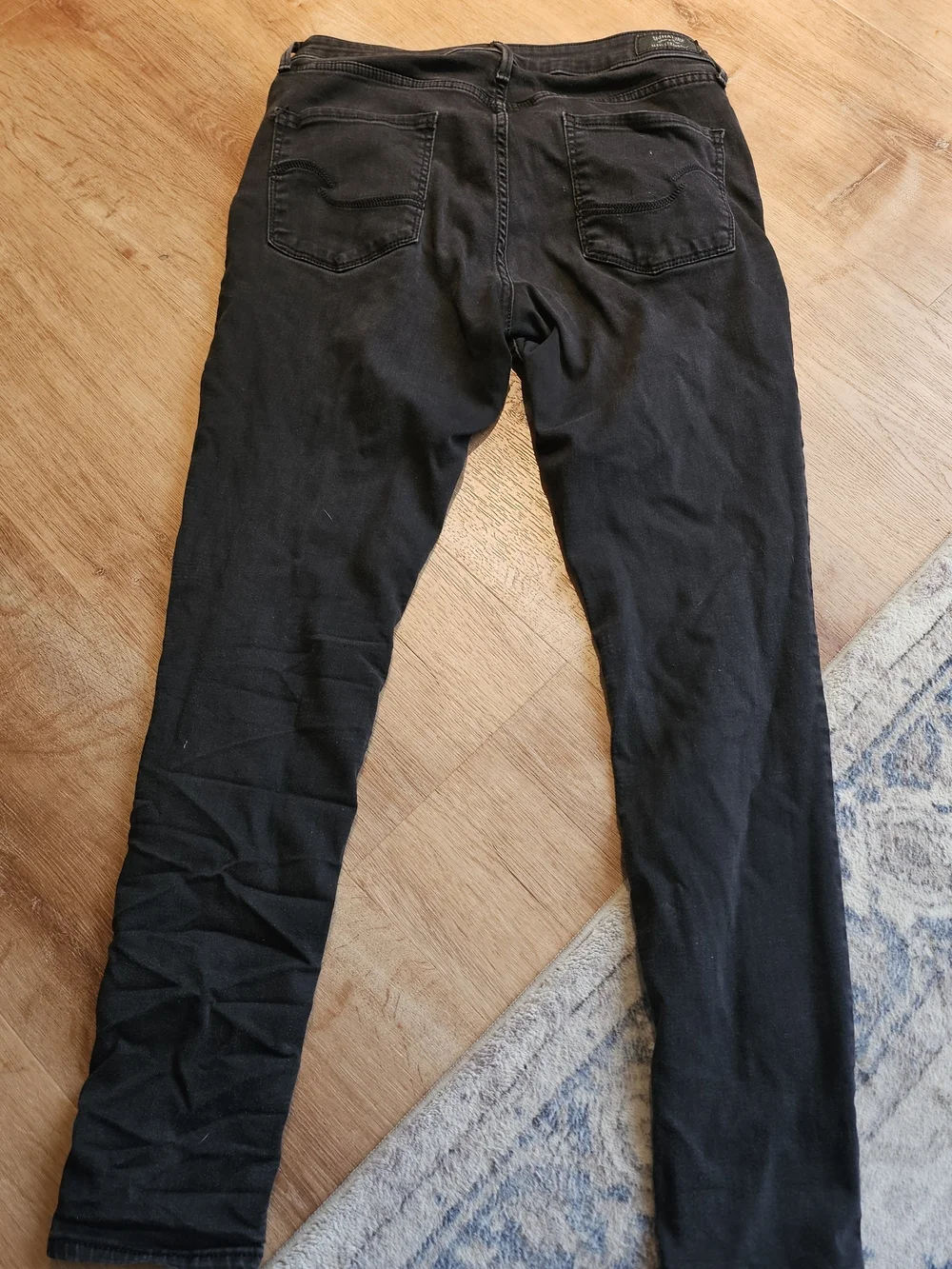 Signature by Levi Strauss & Co. Women's Modern Skinny jeans black wash 32x34 14L